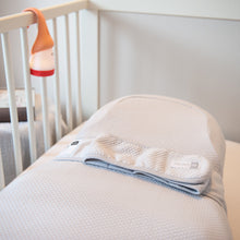 Load image into Gallery viewer, Cocoonababy Nest Fitted Sheet - Powder Grey
